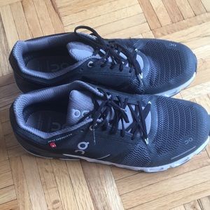 Like new men’s Cloud Flyer running sneaker